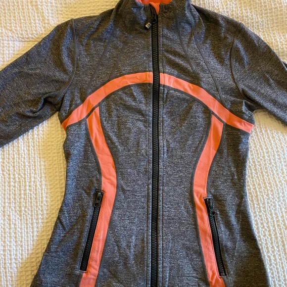 Lululemon Define Jacket - Picture 2 of 4